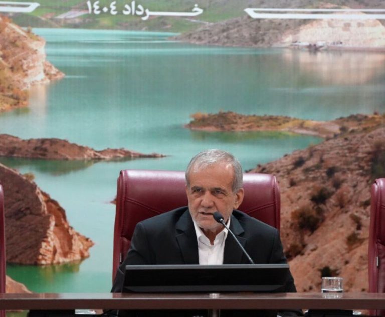 پزشکیان: مبنای گفت‌وگو با آمریکا سیاست‌های رهبر انقلاب است/ زیر بار زور نمی‌رویم