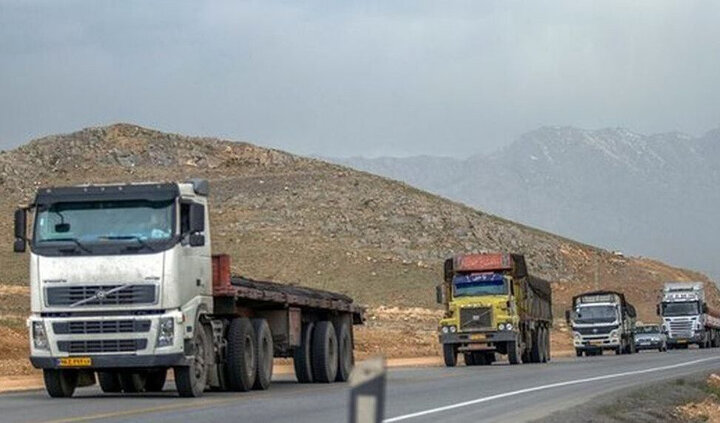 مدیرکل گمرک استان ایلام خبر داد: تشریفات گمرکی ۱۲۴۰ کامیون حامل تجهیزات مواکب از مرز مهران