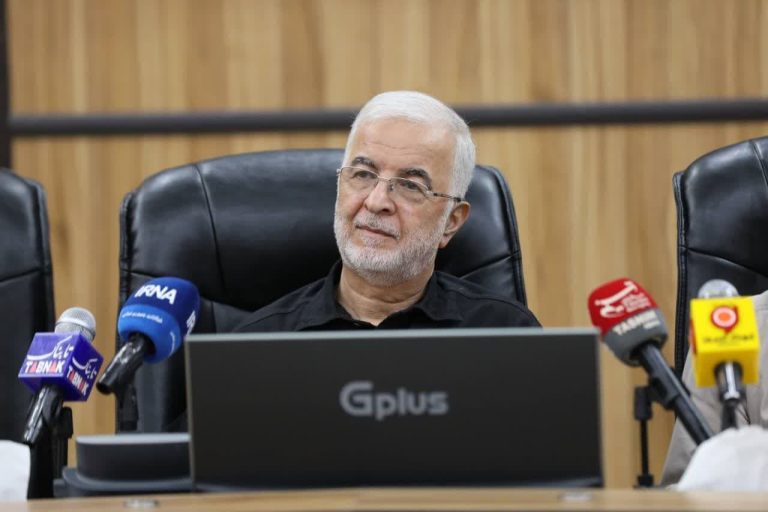 همه دستگاه‌ها رضایت زائران اربعین را تامین کنند/ تدابیر لازم برای روان‌سازی ترافیک در پیک رفت و برگشت زائران اندیشیده شود