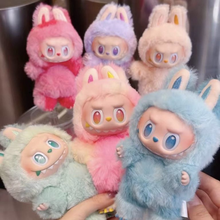 ایرانی‌ها طی ماه‌های اخیر ۸۰۰ میلیارد تومان برای خرید عروسک لبوبو صرف کرده‌اند