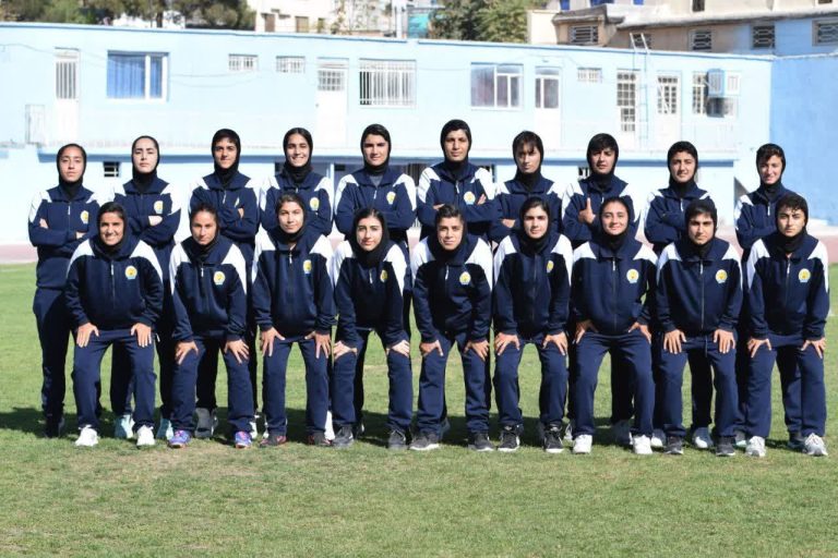 پیروزی افتخارآمیز تیم ۱۰ نفره فوتبال بانوان پالایش گاز ایلام در کردستان