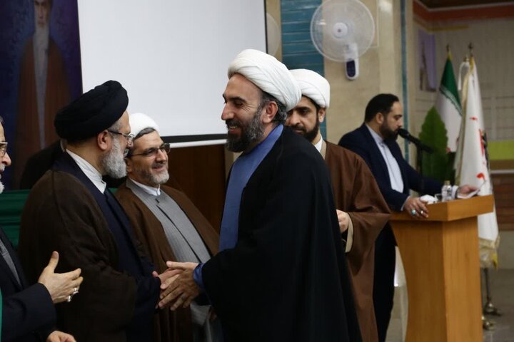 تقدیر از مدیرکل تبلیغات اسلامی استان ایلام در کنگره فعالان اربعین