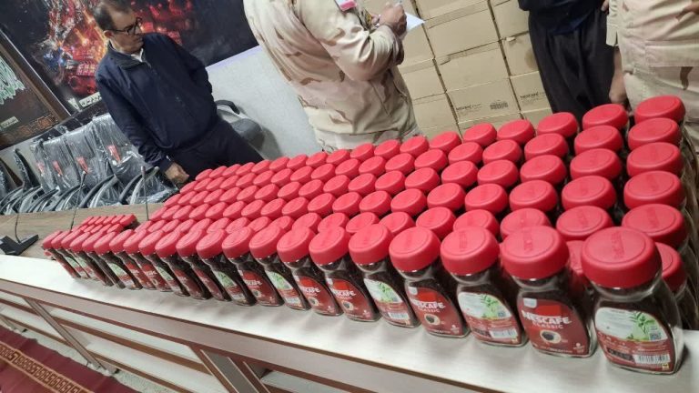 کشف بيش از 600 بسته نسکافه قاچاق از يک دستگاه اتوبوس ورودي به کشور