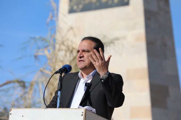 وجب به وجب خاک ایلام مطهر به خون پاک شهداست/ ایلات استان ایلام پرچم‌های برافراشته برای مبارزه با زورگویی و دفاع از حق‌طلبی هستند