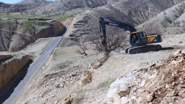 تداوم عملیات ایمن‌سازی محور اختصاصی پالایشگاه گاز ایلام برای پیشگیری از حوادث جاده‌ای