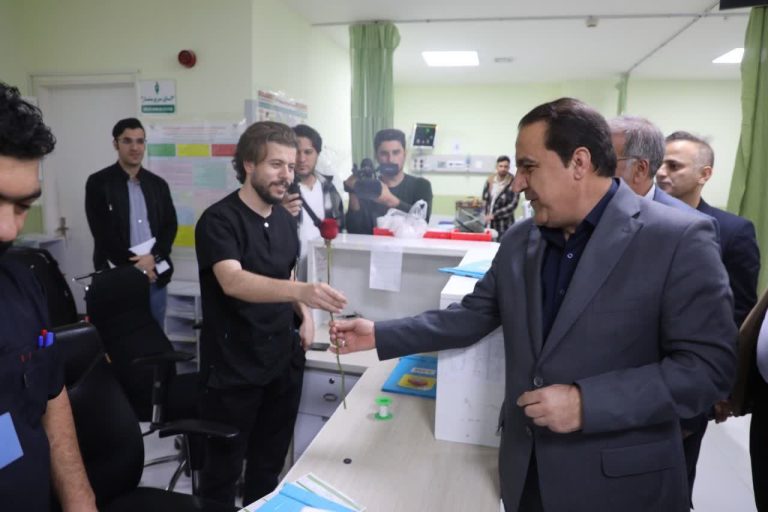 بازدید استاندار ایلام از بیمارستان‌های رازی و شهید مصطفی خمینی