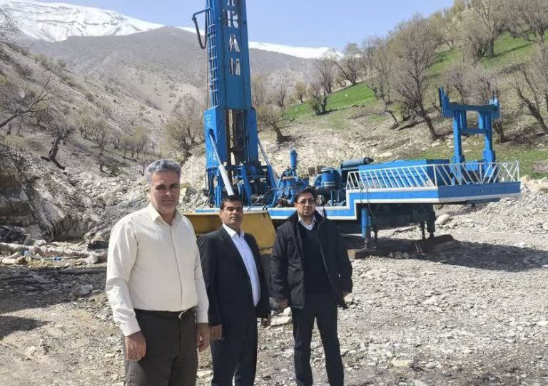 بازدید مدیرعامل شرکت آب و فاضلاب استان ایلام از چاه آب زیفل و سایر تأسیسات آبرسانی شهرستان بدره