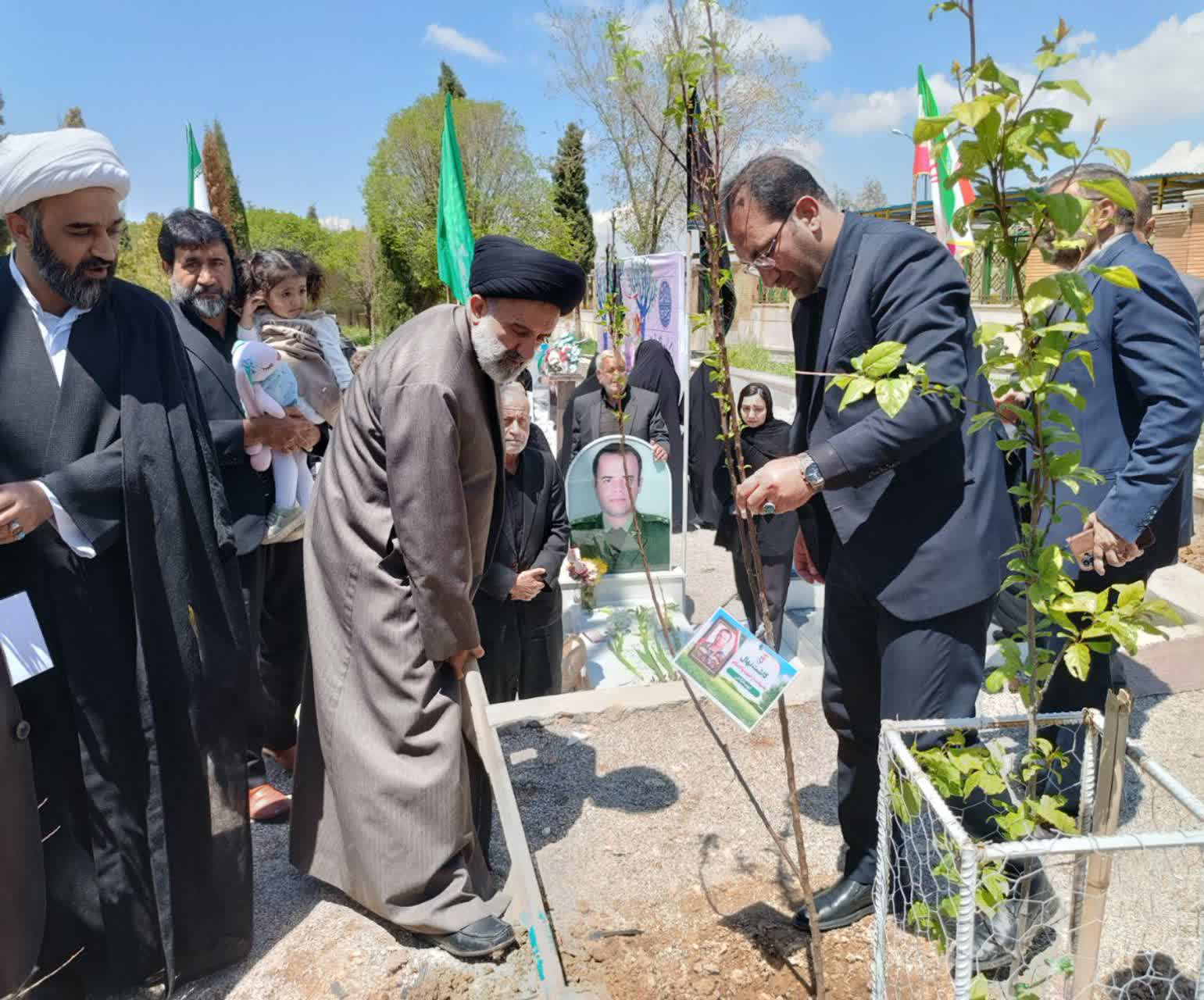 دختران معظم شهدای جنگ تحمیلی رمضان مورد تجلیل قرار گرفتند
