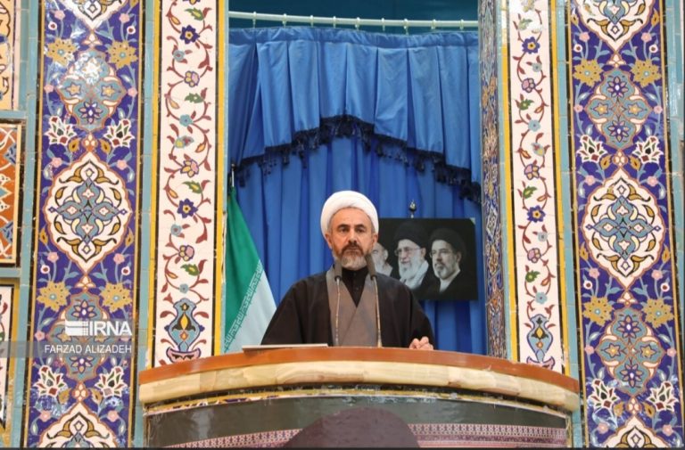 امام جمعه ایلام: بازدارندگی و جهاد اقتصادی هم‌تراز اقتدار نظامی است
