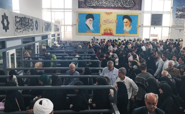 تامین اتوبوس برای بازگشت زوار عرفه در مرز مهران
