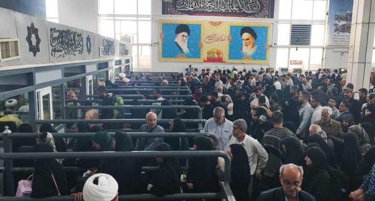 تامین اتوبوس برای بازگشت زوار عرفه در مرز مهران