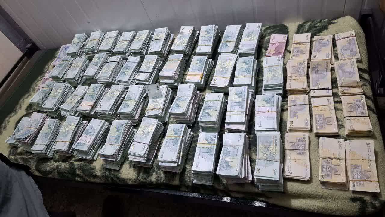 توقیف بیش از ۵ میلیارد ریال اسکناس قاچاق در پست کنترل پایانه مرزی مهران
