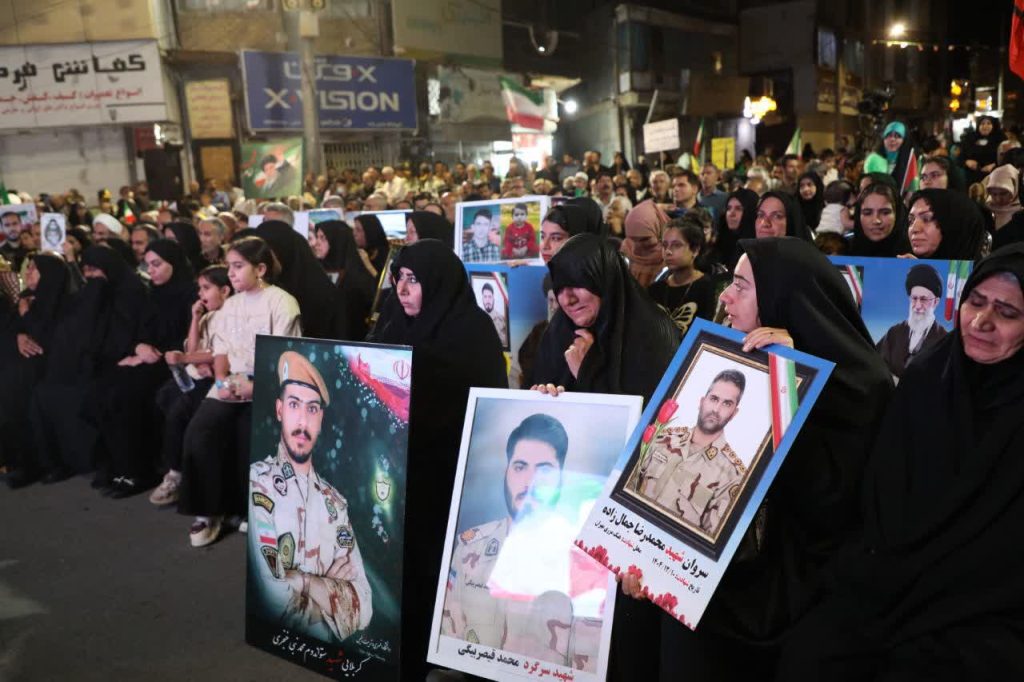 میدان ۲۲ بهمن ایلام؛ امشب قرارگاه دلدادگان شهداست