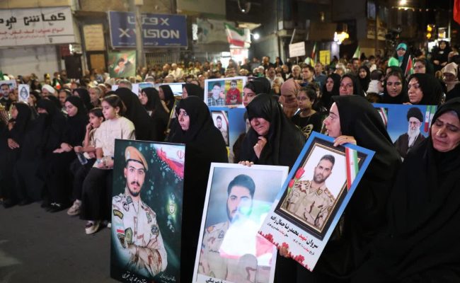 میدان ۲۲ بهمن ایلام؛ امشب قرارگاه دلدادگان شهداست میدان ۲۲ بهمن ایلام؛ امشب قرارگاه دلدادگان شهداست
