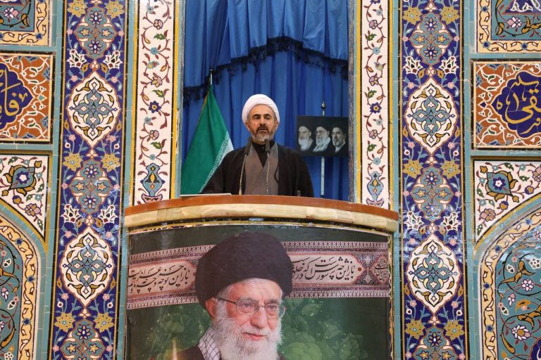 نماینده ولی فقیه در استان و امام‌جمعه ایلام: اعتماد به خادمان ملت دشمن را مایوس می‌کند