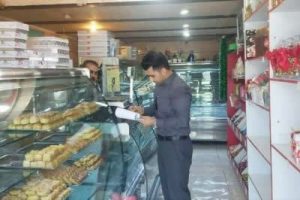 برخورد قضایی با قنادی‌ها و شیرینی‌فروشی‌های متخلف در کم‌فروشی