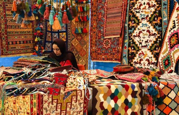 استان ایلام با ۱۵۰ غرفه صنایع دستی میزبان فرهنگی زائران اربعین است