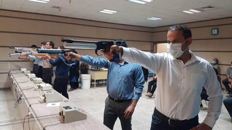 به مناسبت سالروز آزادسازی مهران: یک دوره مسابقات تیراندازی تفنگ بادی و تپانچه بین کارکنان شرکت گاز استان برگزار شد