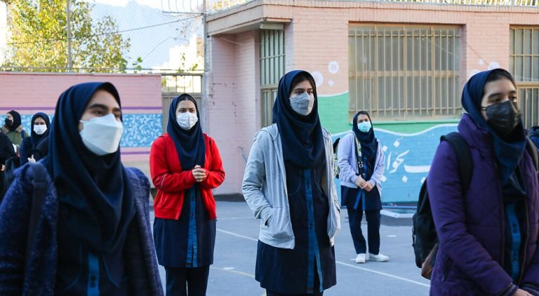 تمدید یک هفته‌ای محدودیت‌های کرونایی/ مهدهای کودک در شهرهای قرمز تعطیل است/ حضوری یا غیرحضوری مدارس و دانشگاه‌های به تشخیص ستاد کرونای استان‌هاست