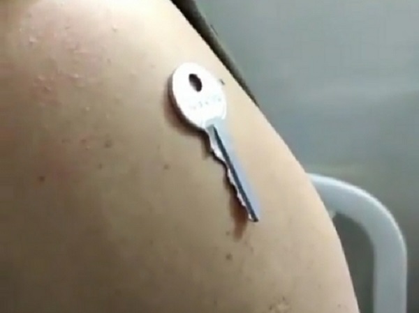 زالی: مغناطیسی شدن پس از واکسیناسیون کرونا مبانی علمی ندارد