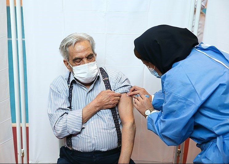 سخنگوی ستاد کرونا: از شهریور، ماهانه ۷ میلیون واکسن برکت، یک میلیون اسپوتنیک، یک میلیون پاستور و دو میلیون وارداتی دیگر به دست ما خواهد رسید/ تا پایان سال می‌توانیم فقط با واکسن‌های ایرانی، تمام گروه‌های هدف را واکسینه کنیم/ کل جمعیت گروه هدف ۶۰ میلیون نفر است