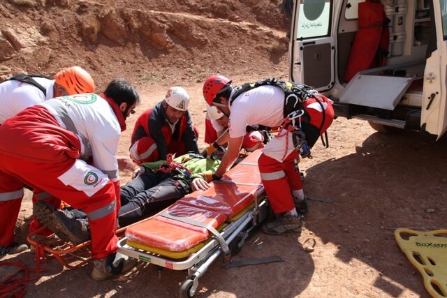 شمار مصدومان زمین لرزه خوی به ۲۸۰ نفر رسید/ ۷۰ نفر بستری شدند/ ثبت ۲۴ پس لرزه