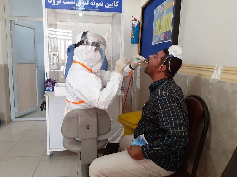 عضو کمیته علمی کشوری مقابله با کرونا: درباره اُمیکرون امید واهی ندهیم/ مدارس تعطیل شوند