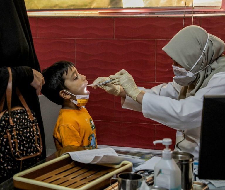 مدیر آزمایشگاه ملی آنفلوآنزا: در حال حاضر ویروس غالب در کشور، آنفلوآنزا است/ از آخرین نمونه‌های ارسال شده، ۳۶ درصد آنفلوآنزا و تنها ۵ درصد آن کرونا بوده/ فعلا آینده کرونا قابل پیش‌بینی نیست
