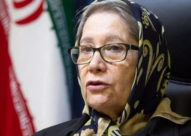 مینو محرز: وزیر بهداشت دو ماه پیش کمیته علمی ستاد کرونا را منحل کرد/ به علت تحریم‌های آمریکا، چند هفته نتوانستیم مواد اولیه تولید واکسن را از اروپا وارد کنیم