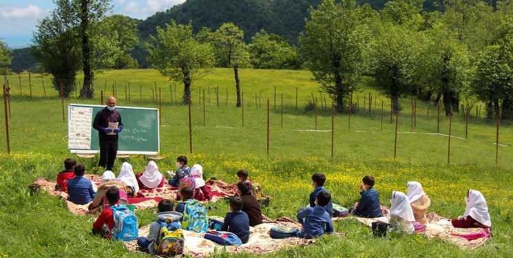 واکسیناسیون معلمان از مرداد/ چرا به دانش‌آموزان واکسن نمی‌زنند؟