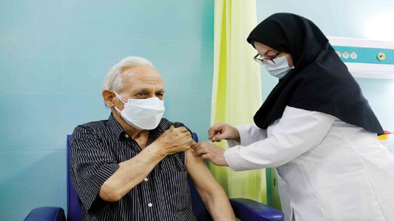 وزارت بهداشت: تمام افراد بالای ۱۸ سال که ۳ تا ۴ ماه از زمان تزریق دوز دوم واکسن کرونای آنها گذشته باشد، می‌توانند دوز سوم را تزریق کنند