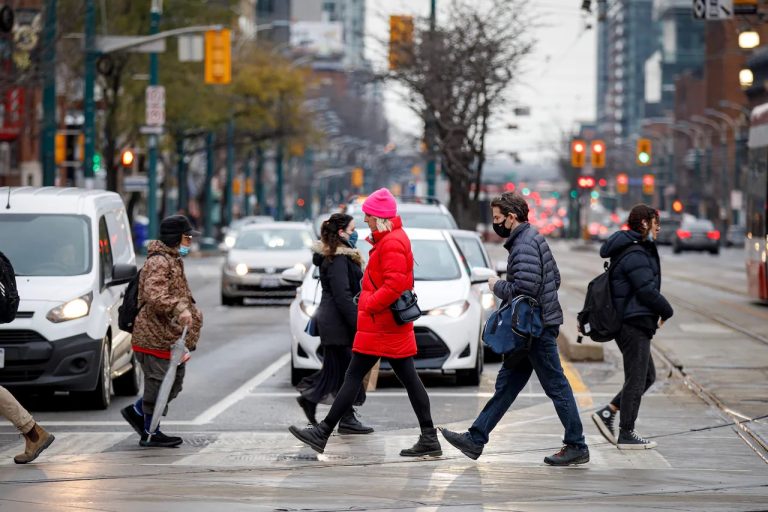 کارشناسان سازمان جهانی بهداشت: اُمیکرون از دیگر سویه های کروناویروس خطرناکتر نیست