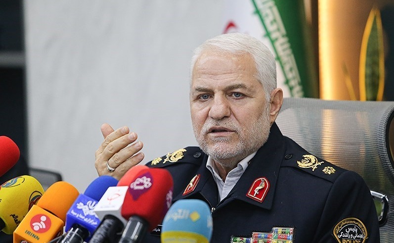 کنایه رئیس پلیس راهور به خودروسازان: خودروی اوکراینی زیر تانک له شد اما راننده سالم ماند