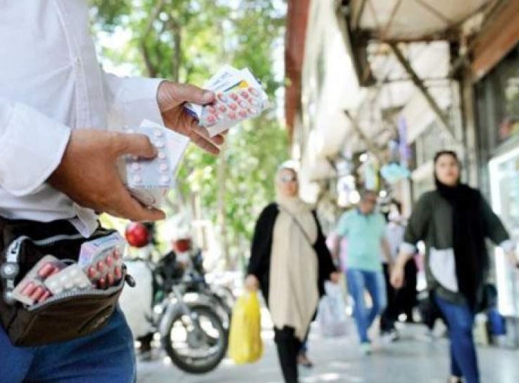 سازمان غذا و دارو: گزارش‌هایی مبنی بر فروش واکسن تقلبی در بازار سیاه داشته ایم؛ سرنگ خالی را پر می‌کنند و به نام واکسن می‌فروشند/ واردات واکسن کرونا انحصاری نیست؛ شرکت‌های خصوصی وارد می‌کنند و وزارت بهداشت آن‌ها را می‌خرد