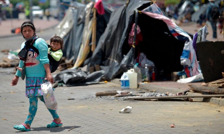 گاردین: ۴۶ میلیون آواره در جهان از برنامه تزریق واکسن محروم هستند