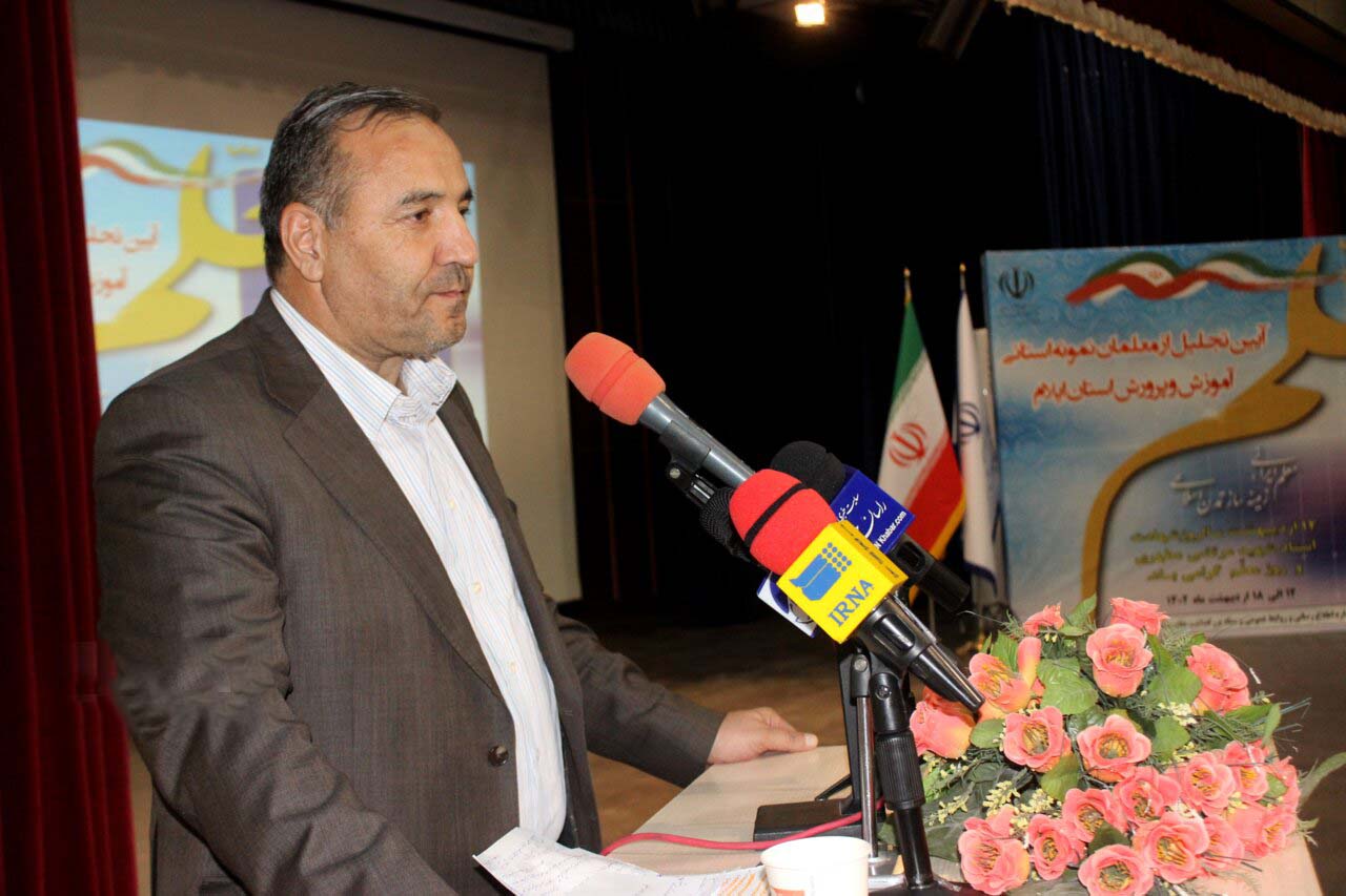 استاندار ایلام در آیین گرامیداشت مقام معلم تاکید کرد: رسالت معلمان هدایتگری انسانها است
