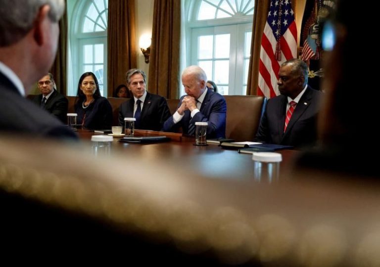 استراتژی جدید امنیت ملی آمریکا: دیپلماسی در قبال ایران را دنبال خواهیم کرد؛ در صورت شکست آماده استفاده از ابزار‌های دیگر هستیم/ چنانچه منافعمان مورد حمله قرار بگیرد، واکنش نشان می‌دهیم/ هرگونه تهدیدی از سوی تهران علیه شهروندان، مقامات فعلی و سابق خود را تحمل نمی کنیم