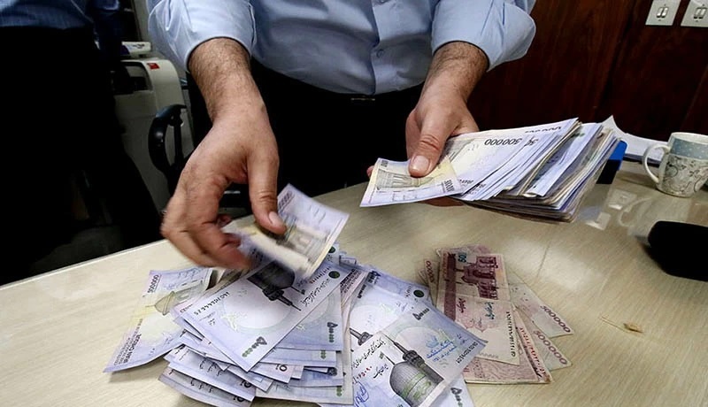 رئیس سازمان اداری و استخدامی: از مهرماه افزایش حقوق کارکنان و بازنشستگان محاسبه خواهد شد/ حداقل یک میلیون تومان برای کارمندان و ۹۰۰ هزار تومان برای بازنشستگان افزایش حقوق در نظر گرفته شده