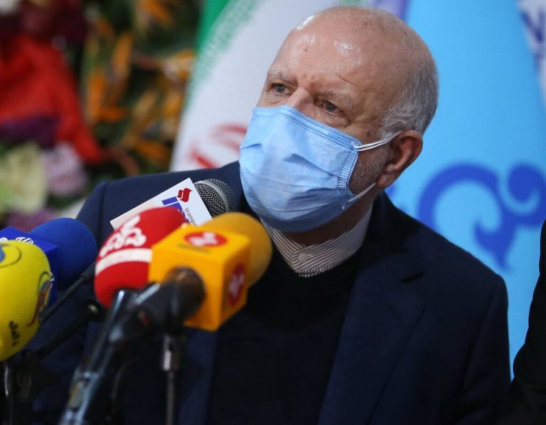 زنگنه: خط لوله انتقال نفت گوره-جاسک استراتژیک‌ترین طرحی بوده که در این دولت به بهره‌برداری رسیده/ این طرح پیشرفت ۸۲ درصدی دارد؛ تاکنون ۱.۲ میلیارد دلار در آن هزینه شده/ ۲۵۰ شرکت داخلی در این طرح مشارکت و ۱۰ هزار نفر در آن کار کردند