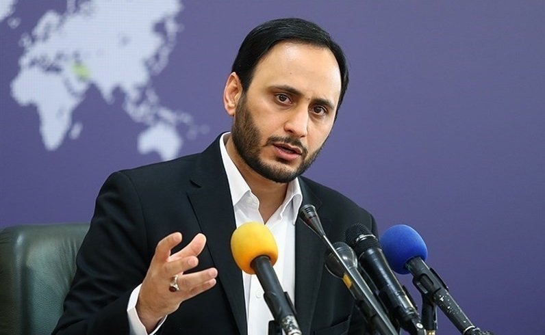 سخنگوی دولت در مورد حذف ارز ۴۲۰۰ تومانی: می‌خواهیم فقر را از بین ببریم/ برای تامین کالا‌های اساسی با ارز یارانه ایی، حدود ۲۰ میلیارد دلار منابع نیاز داریم، اما در قانون بودجه، حدود ۹ میلیارد دلار پیش بینی شده؛ این بدین خاطر است که سقف منابع واقعی موجود همین بود