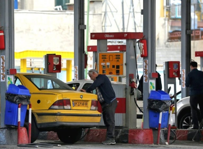 نماینده مجلس: اگر قرار باشد در حوزه یارانه بنزین یا گازوئیل تغییر ایجاد شود، به مصرف کننده آسیبی وارد نخواهد شد؛ مانند یارانه نان که دولت قصد دارد مستقیم آن را به نانوا‌ها پرداخت کند/ باید در حوزه مصرف حامل‌های انرژی مدیریت دقیق تری اعمال شود