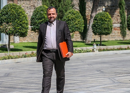 وزیر اقتصاد: از روز گذشته پرداخت نیمی از سود سهام عدالت خانوار‌ها آغاز شده/ برای برخی ۵۳۲ هزار تومان و برای برخی ۶۰۰ هزار تومان واریز می‌شود/ واریزی‌ها تا شنبه ادامه دارد