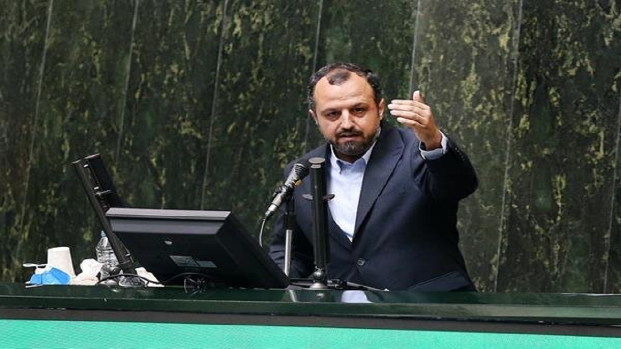 وزیر اقتصاد: تیر دشمنان در دعوت به بستن اصناف و کسبه و بازار‌ها در آبان ماه به سنگ خورد/ در آذرماه می‌خواستند ناآرامی‌ها را به بانک‌ها و بازار ارز کشور انتقال دهند/ در یک ماه پیش رو شاهد بازگشت ثبات ارز خواهیم بود