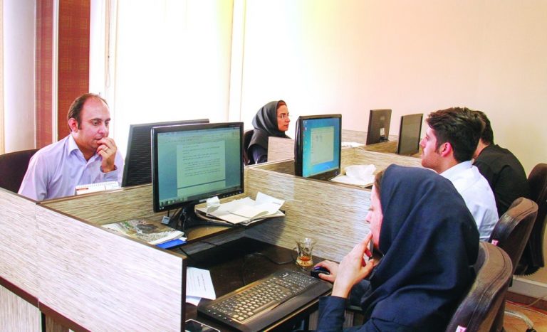 وزیر اقتصاد: حداقل حقوق کارکنان دولت در سال آینده ۷ میلیون تومان است