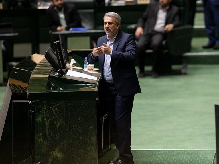 وزیر صنعت: راهکار کنترل بازار خودرو تصویب قانون مالیات بر عایدی سرمایه است/ با واردات خودرو، عرضه و تقاضا متعادل خواهد شد/ اولین خودروهای وارداتی هفته آینده در گمرک خواهد بود