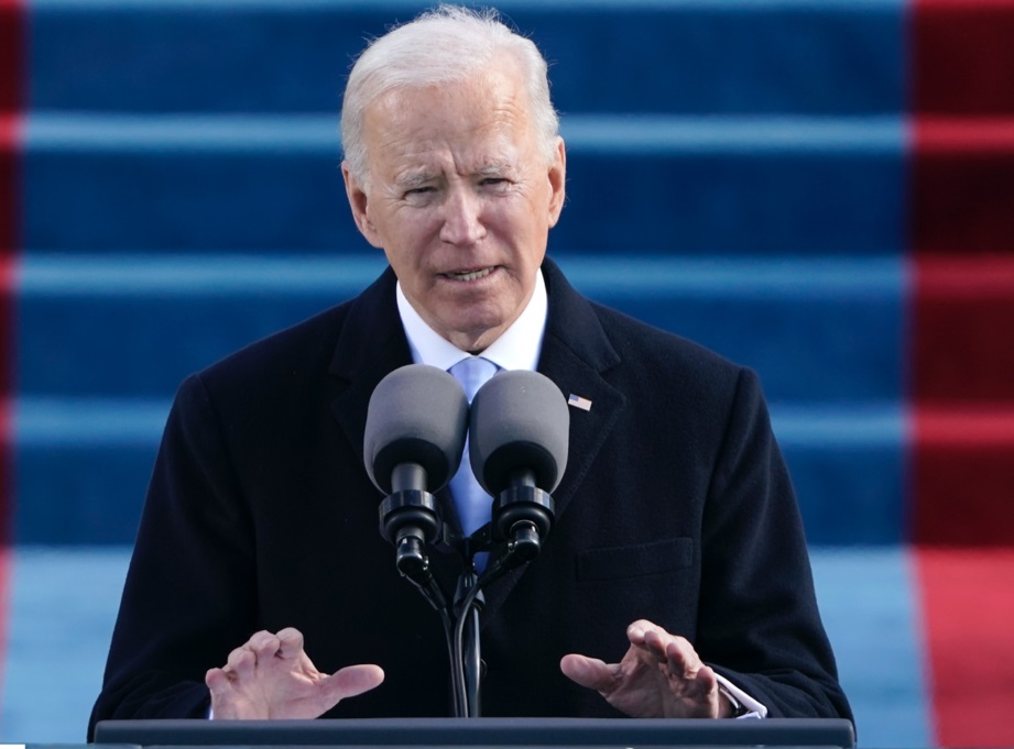 بایدن: پوتین کسی است که جنگ علیه اوکراین را آغاز کرده و باید عواقب آن را بپذیرد/ روس‌ها ۱۷۵ هزار نیرو در مرز با اوکراین مستقر کرده بودند؛ این همان چیزی بود که هفته‌ها در مورد آن هشدار می‌دادیم/ تمام اموال روسیه در آمریکا مسدود خواهد شد/ فعلا برنامه ای برای تحریم روسیه از طریق سوئیفت نداریم