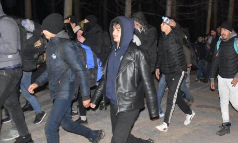 تهدید آنکارا عملی شد؛ ترکیه مرزهایش را برای عبور مهاجران به اروپا باز کرد/ هجوم مهاجران سوری، ایرانی و عراقی به مرزهای یونان