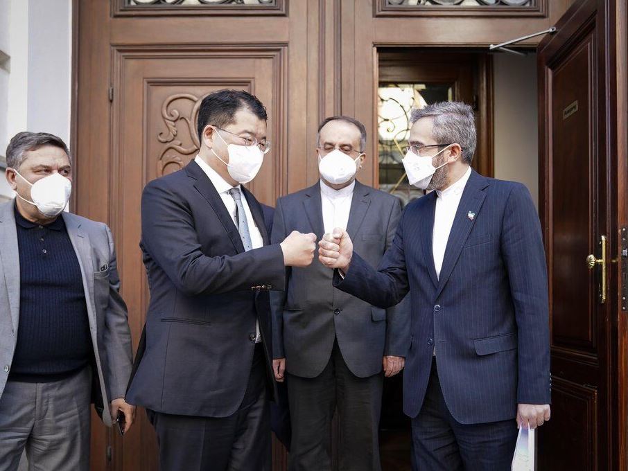 خبرگزاری کره ای: ایران در ماه سپتامبر نامه‌ای درباره اموال بلوکه شده خود به کره جنوبی ارسال کرده/ اگر دو طرف ظرف ۶ ماه از این نامه راه حلی پیدا نکنند، ایران ممکن است از کره شکایت کند/ تهران و سئول ماه آینده درباره جزییات انتقال پول به ایران در صورت لغو تحریم‌ها مذاکره می‌کنند