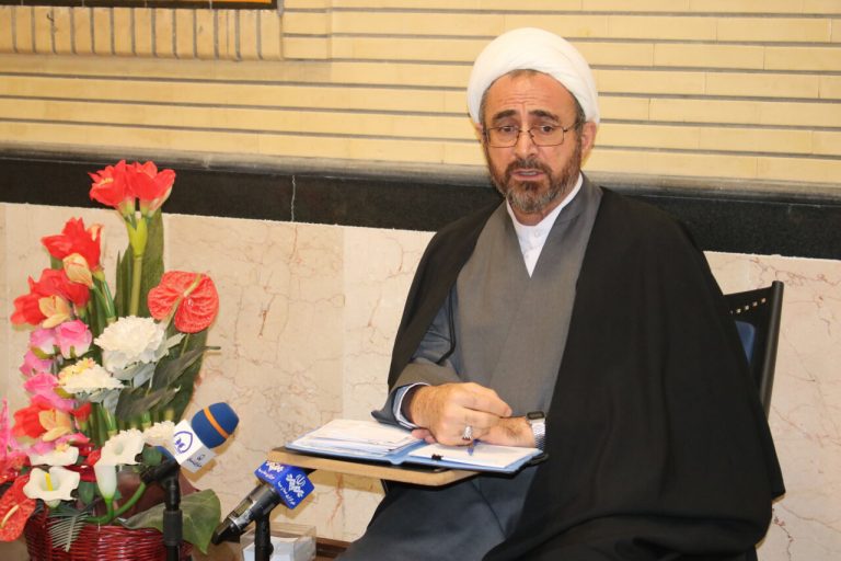 نماینده ولی فقیه در استان و امام جمعه ایلام تاکید کرد: خدمات دهی مطلوب به زائران اربعین نیازمند استفاده از توان استان های معین است