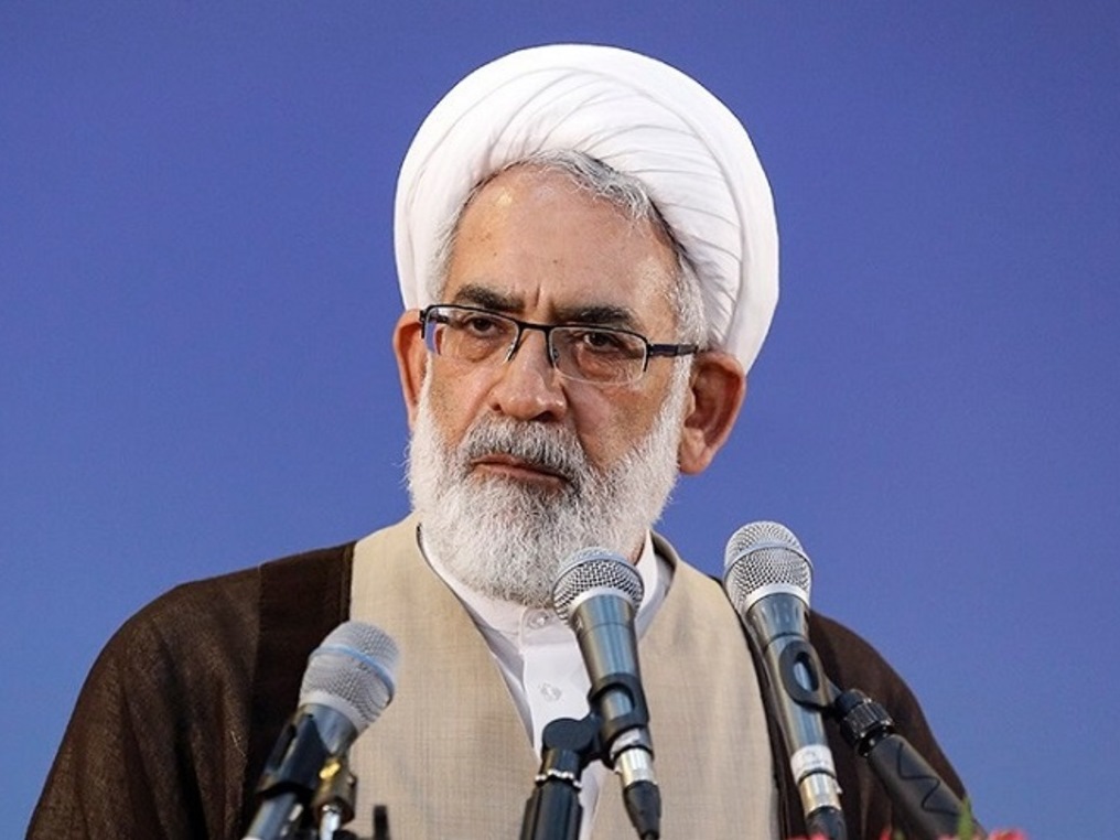 دادستان کل کشور: باید آن زمان که هنوز کسب و کار مردم در فضای مجازی نبود، دوراندیشی می‌کردیم/ در واتساپ و اینستاگرام شاهد برگزاری کلاس‌هایی برای جنایت، بی‌عفتی و هرزگی هستیم/ وکیل خانواده امینی حرف‌های بدون مدرک مطرح می‌کند/ اینکه در جریان‌های این روزها، جوانان ۱۶ ساله حضور دارند، به دلیل فضای مجازی است؛ آن‌ها نمی‌دانند در پشت پرده‌ها چه چیز‌هایی نهفته است